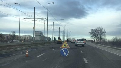 У Львові на мості ремонтують дорогу (ВІДЕО)