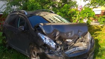 На Сихові розлючений чоловік  розтрощив іномарку колишньої дружини (ФОТО)