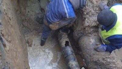 У Львові на вулиці Шумського прорвало водопровід