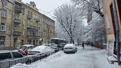 У Львові перехожі травмуються через неприбрані від снігу вулиці (ФОТО, ВІДЕО)