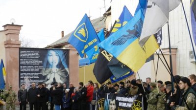 З Берегівської міськради зняли угорський прапор