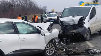 На Львівщині не розминулись автомобілі (ВІДЕО)