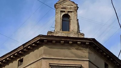 Над головами львів’ян нависають аварійні конструкції історичних будівель (ФОТО)