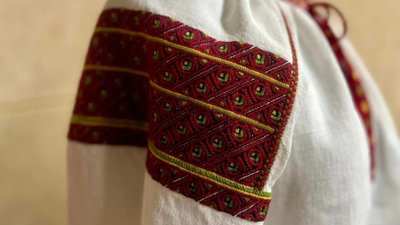 У Львові презентували відновлену унікальну покутянську вишиту сорочку міста Городенки