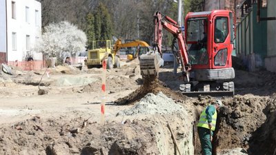 На вулиці Шевченка місяць після закриття нарешті розпочали зривати асфальт (ФОТОРЕПОРТАЖ)