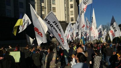 Підприємці під Кабміном відстоюють право працювати без тиску від влади (ФОТО)