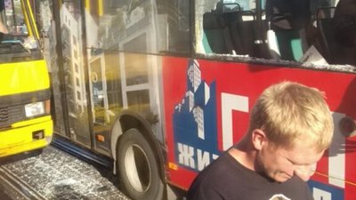 У Львові не розминулись дві маршрутки (ФОТО)