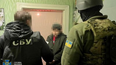 СБУ затримала російську агентку, яка скоригувала ворожий ракетний удар по школі на Донеччині