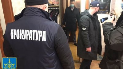 На Львівщині брали хабарі за безперешкодне розведення риби
