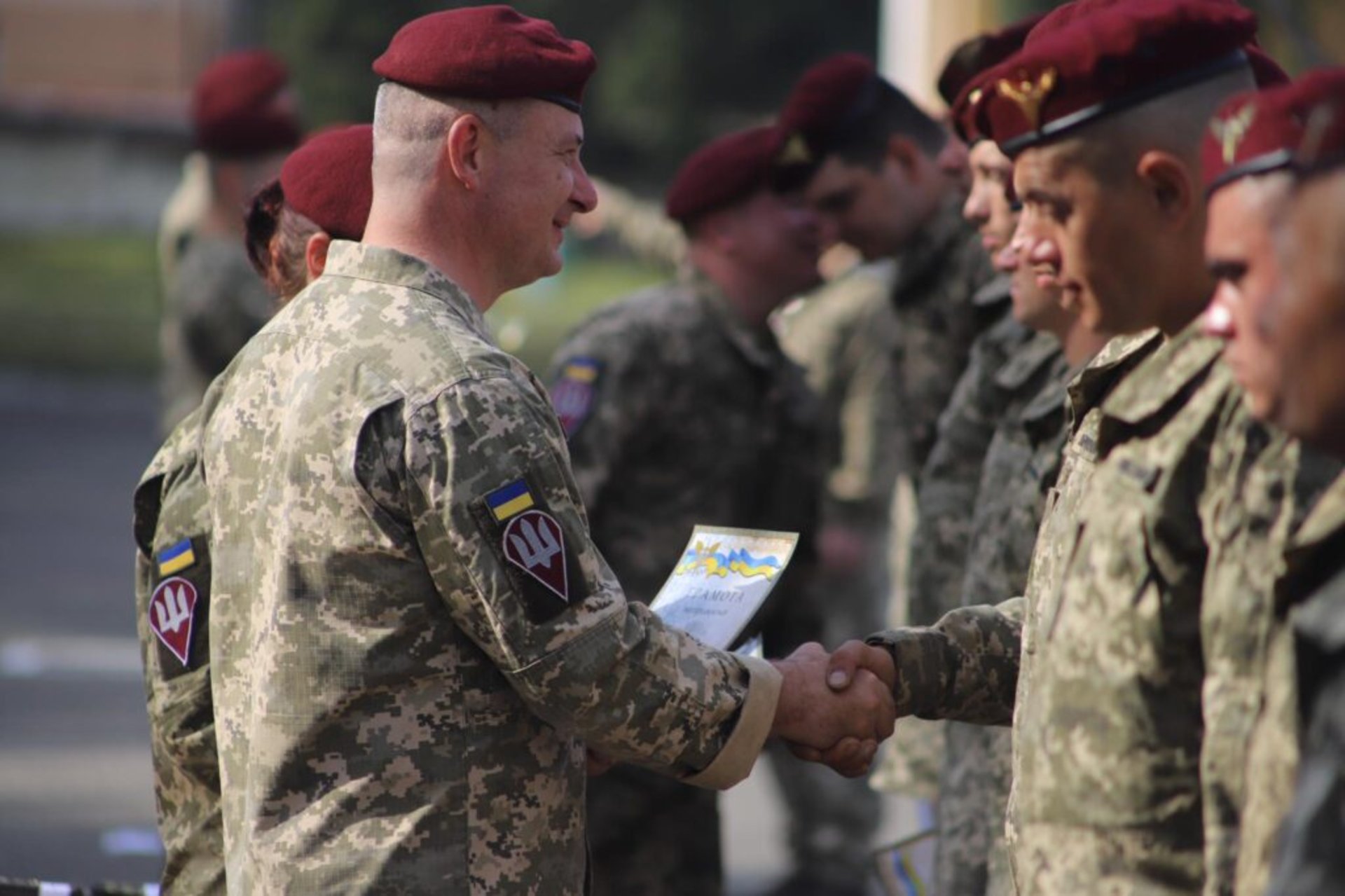 У Львові урочисто зустріли 80-ту десантно-штурмову бригаду, що повернулася із зони ООС, фото ЛОР