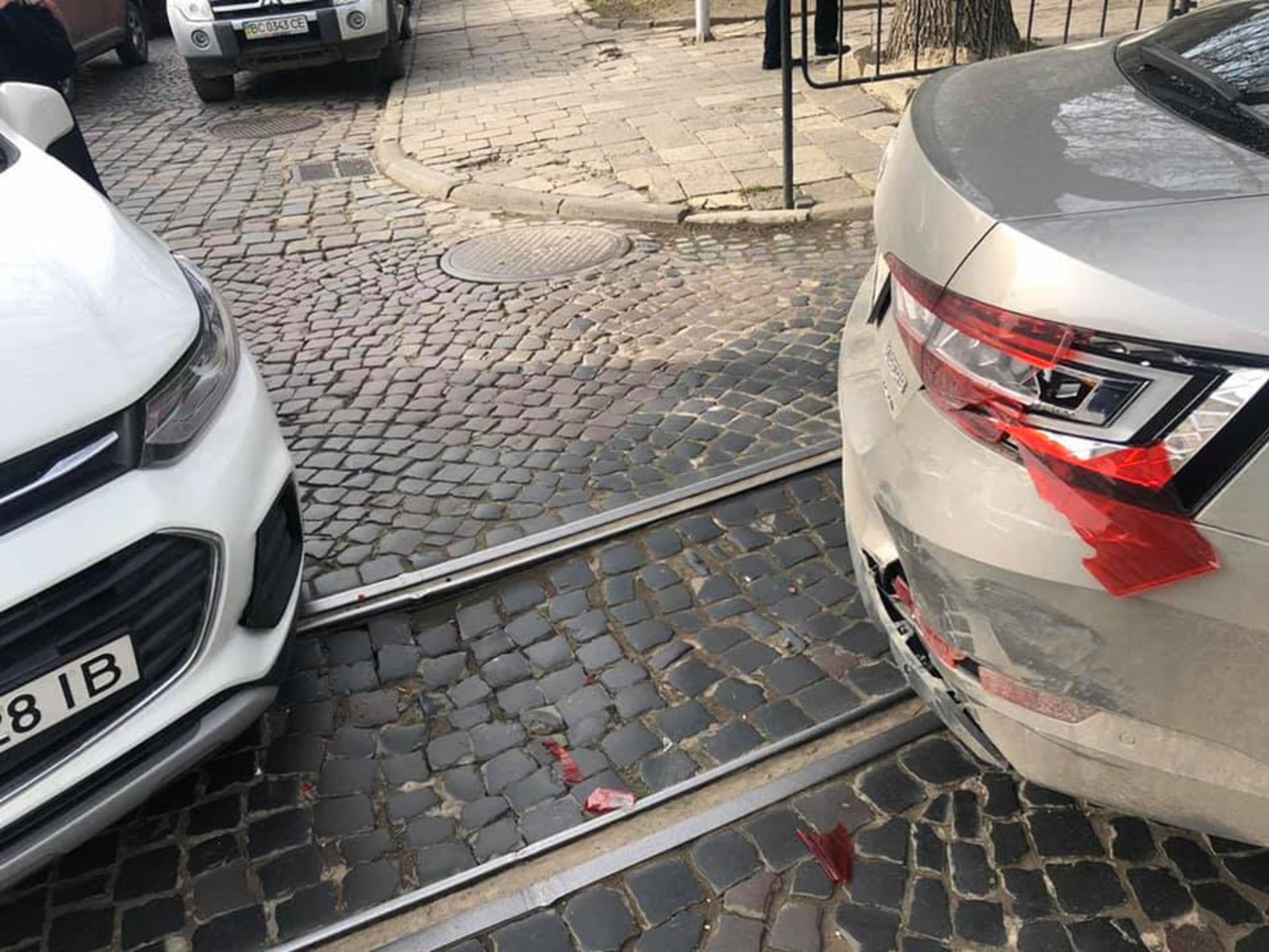 У центрі Львова не розминулись іномарки. Фото Варта-1