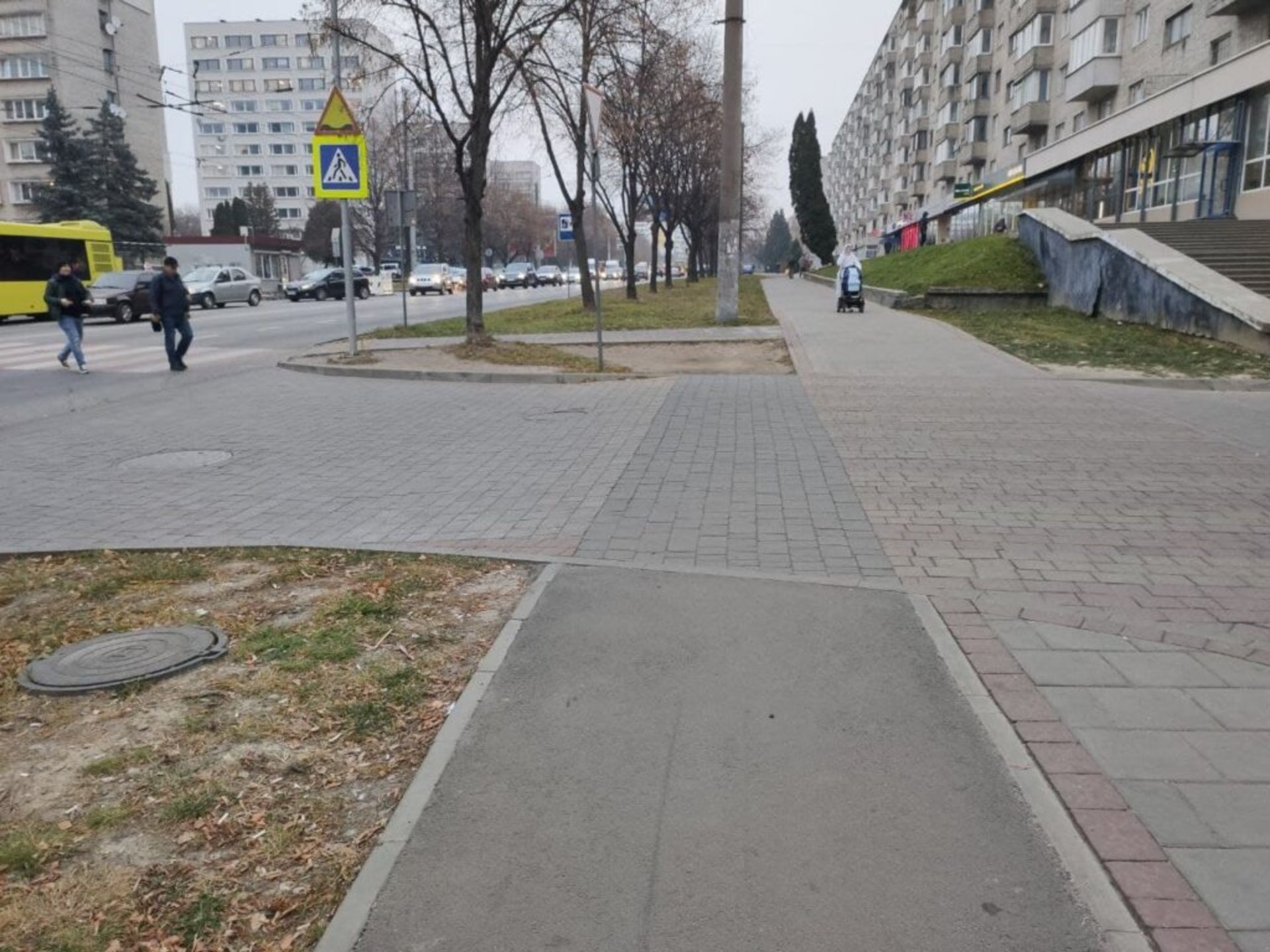 У Львові на вулиці Княгині Ольги завершили будівництво велодоріжки, фото ЛАВ