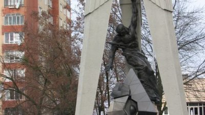 Сьогодні в Україні День вшанування учасників ліквідації наслідків аварії на Чорнобильській АЕС