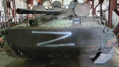 Українські військові здобули в бою трофейну новітню БМП окупантів
