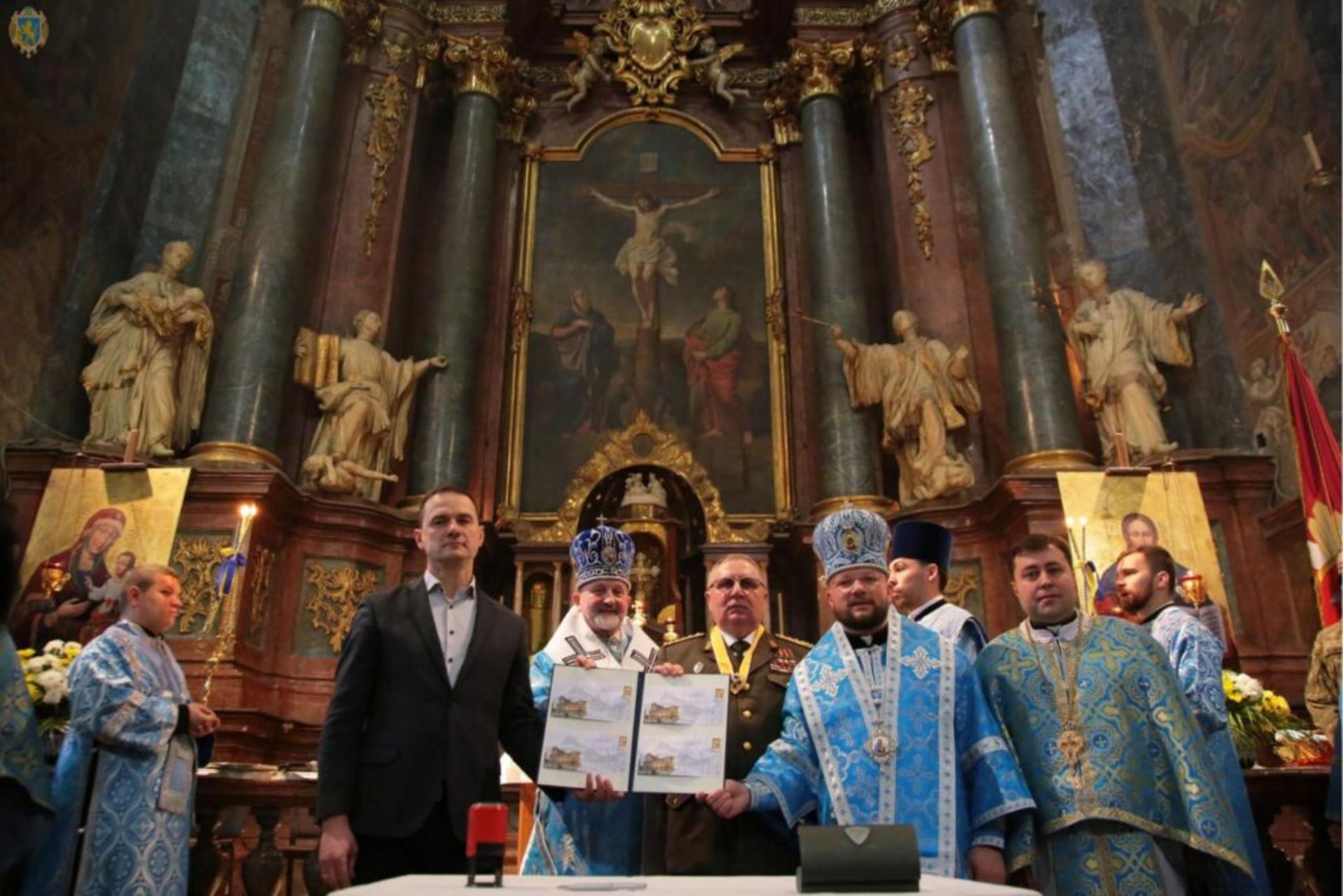 У Гарнізонному храмі помолились за військовослужбовців та погасили ювілейну марку