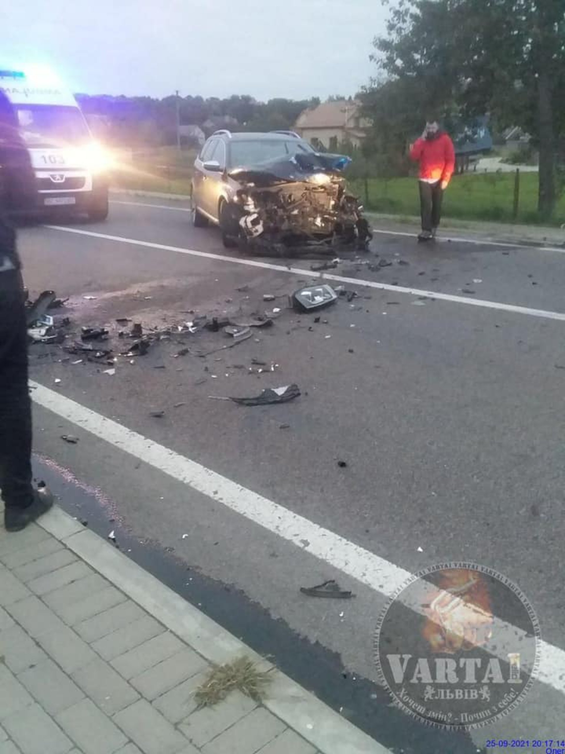 На Львівщині автобус не розминувся із трьома автомобілями