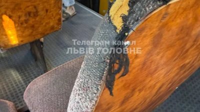 У Львові курсують обдерті маршрутки Садового