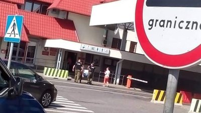 Як у Корчові польські прикордонники на руках несли українського подорожуючого (ФОТО)