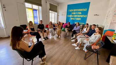 ​​Кіновечори та дебатні клуби: Львівський обласний молодіжний центр анонсував нові можливості