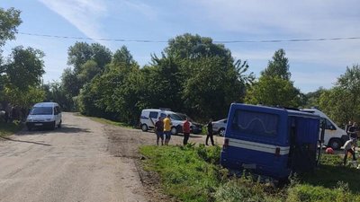 На Львівщині автобус з’їхав у кювет, травмувались 7 пасажирів (ФОТО)