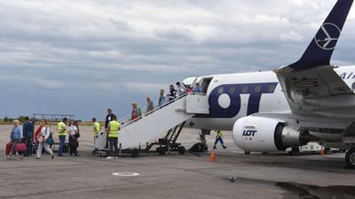 Польща відновила польоти в Україну