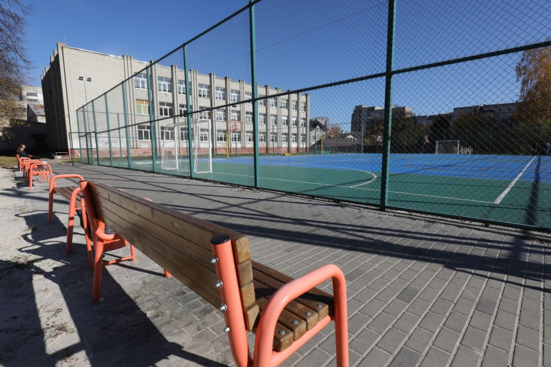 У Львові у ліцеї №15 завершили капітальний ремонт спортивного майданчика, фото ЛМР