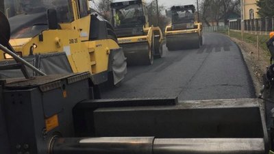 Водіям: у Мостиському районі ремонтують дорогу (ФОТО)