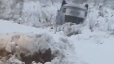 На Львівщині автомобіль злетів з дороги на перекинувся (ВІДЕО)