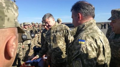 Порошенко проводить нараду щодо будівництва житла для військовослужбовців (ВІДЕО)