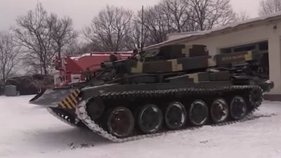 У Львові з конвеєра зійшла ремонтно-евакуаційна машина розроблена на базі танка Т-72 (ВІДЕО)