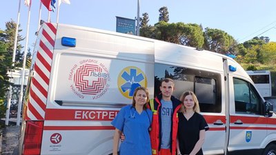 Львівські медики транспортували важкохворого чоловіка зі Стамбула до рідного Дніпра (ФОТО)