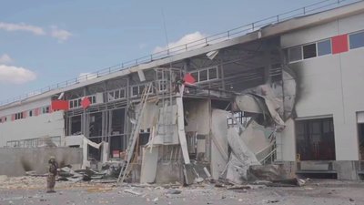 рф вдарила дронами по терміналу «Нової пошти» на Харківщині