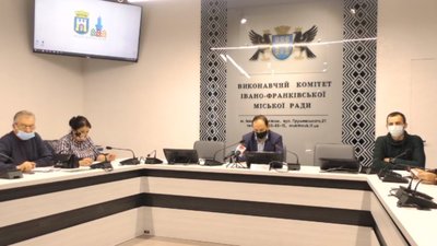 Івано-Франківськ слідом за Львовом "скасував" вихідні дні (ВІДЕО)