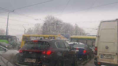 У Львові на вулицях виникли тягучки через виключені світлофори (ФОТО)