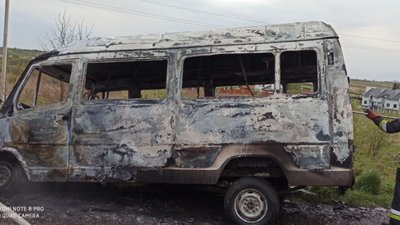 Біля Львова згорів вантажний мікроавтобус (ФОТО)