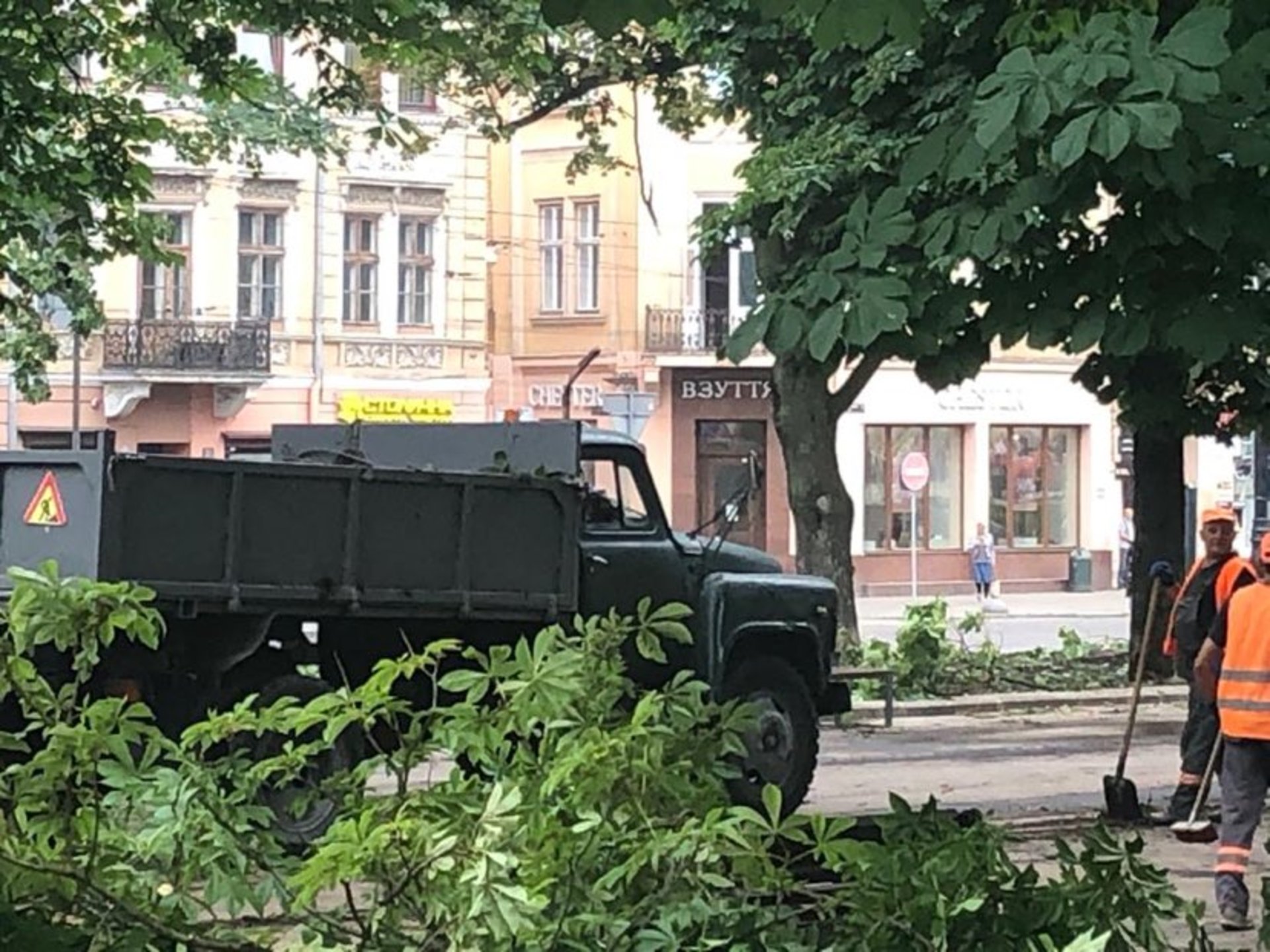 У Львові ліквідовують наслідки негоди, фото ЛМР