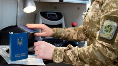 У «Краковці» в пасажирському автобусі затримали двох злочинців