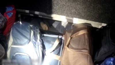 Прикинувся валізою: на кордоні затримали 19-річного ухилянта, який сховався у багажнику авто (відео)