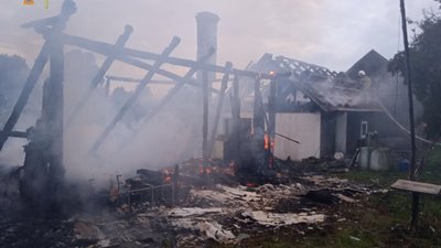 На Львівщині на місці пожежі виявили тіло власника (ФОТО)
