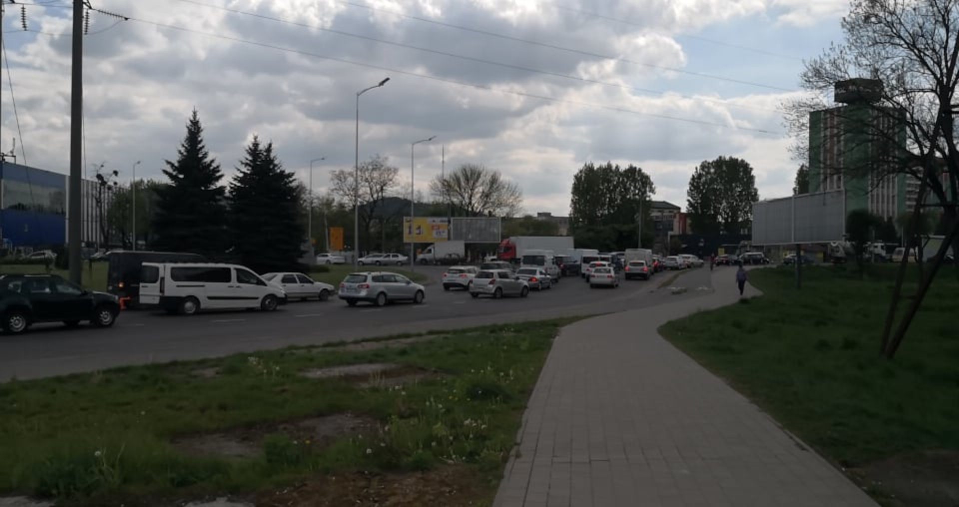 Як через ремонт вулиці Богдана Хмельницького Львів потопає у заторах. Фото: "Четверта студія".