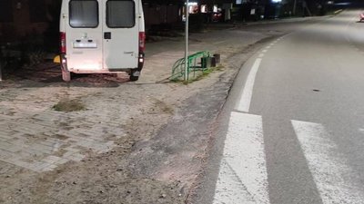 На Львівщині внаслідок наїзду мікроавтобуса травмовані дві жінки