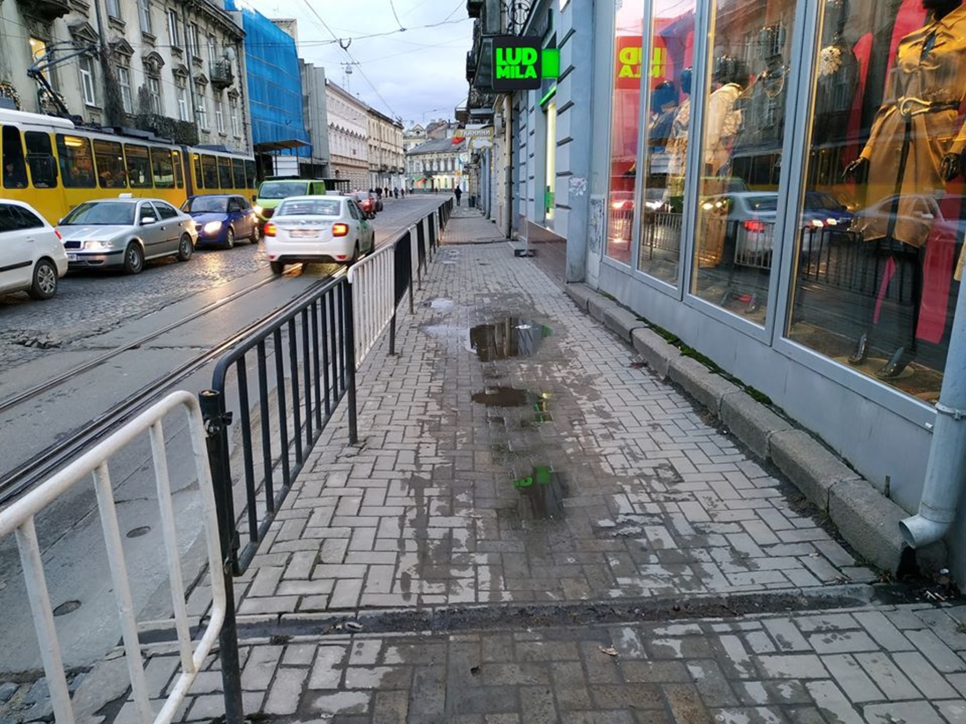 У Львові на Франка хочуть встановити стовпчики. Фото: Зручне місто.