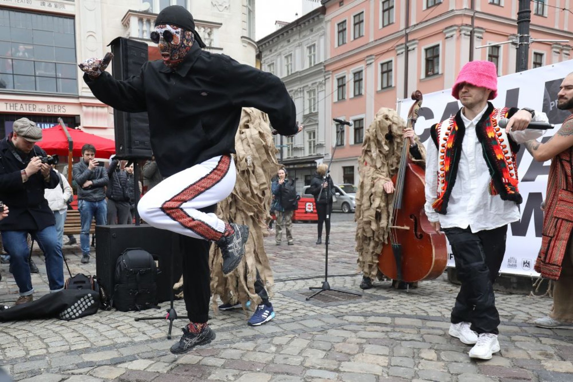 KALUSH ORCHESTRA виступив у центрі Львова та розповів про підготовку до «Євробачення», фото ЛМР