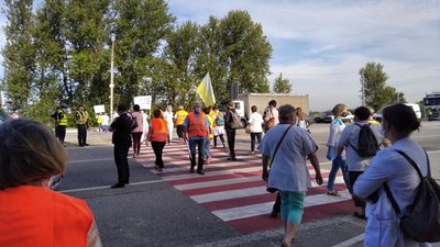 На Львівщині медики перекривають міжнародну трасу (ФОТОРЕПОРТАЖ)