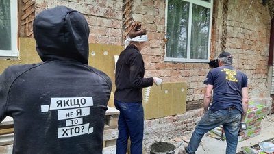На Львівщині волонтери ремонтують будинок для літніх людей (ФОТО, ВІДЕО)