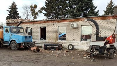 Через нічну атаку у Новомосковську потрощена майже вся комунальна техніка