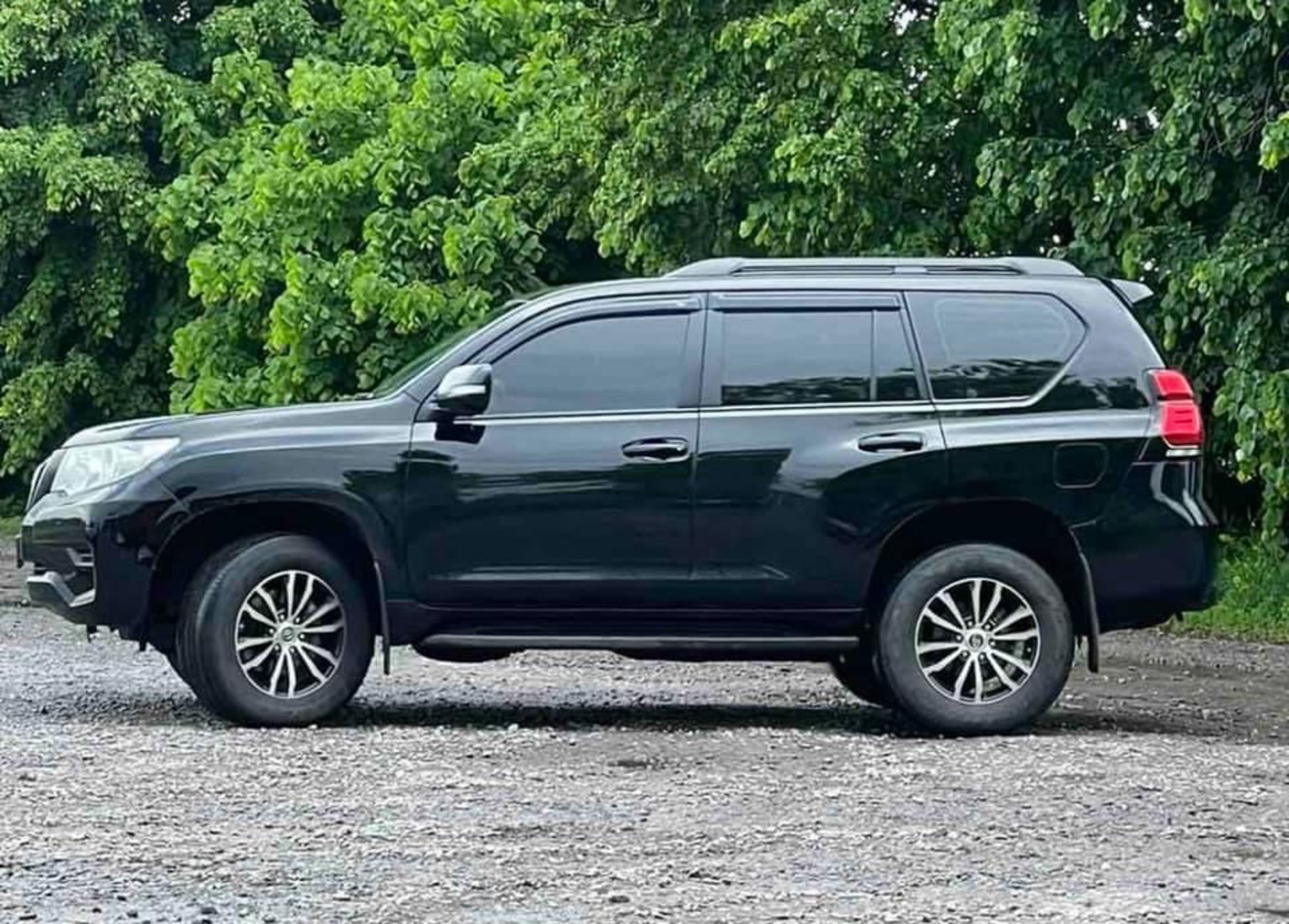 У Львові вночі викрали Toyota Land Cruser Prado, фото Варта-1