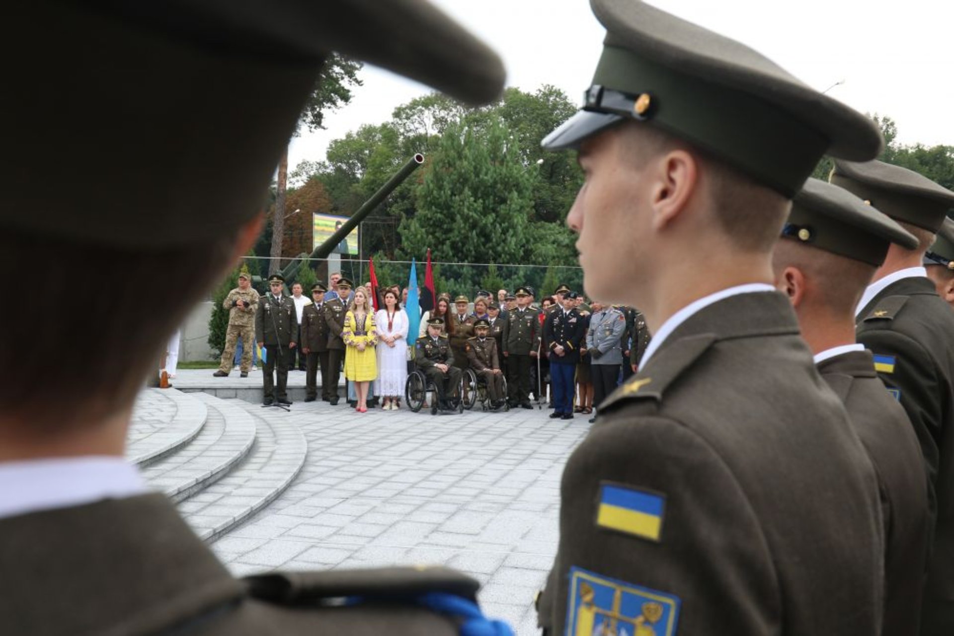 У Львові на найбільшому флагштоку за 12 млн грн урочисто підняли прапор України, фото ЛМР