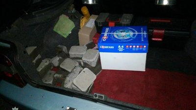 На проспекті Чорновола чоловік намагався вкрасти бруківку