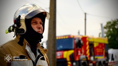 Вогнеборці Львівщини ліквідували масштабну пожежу на фермі